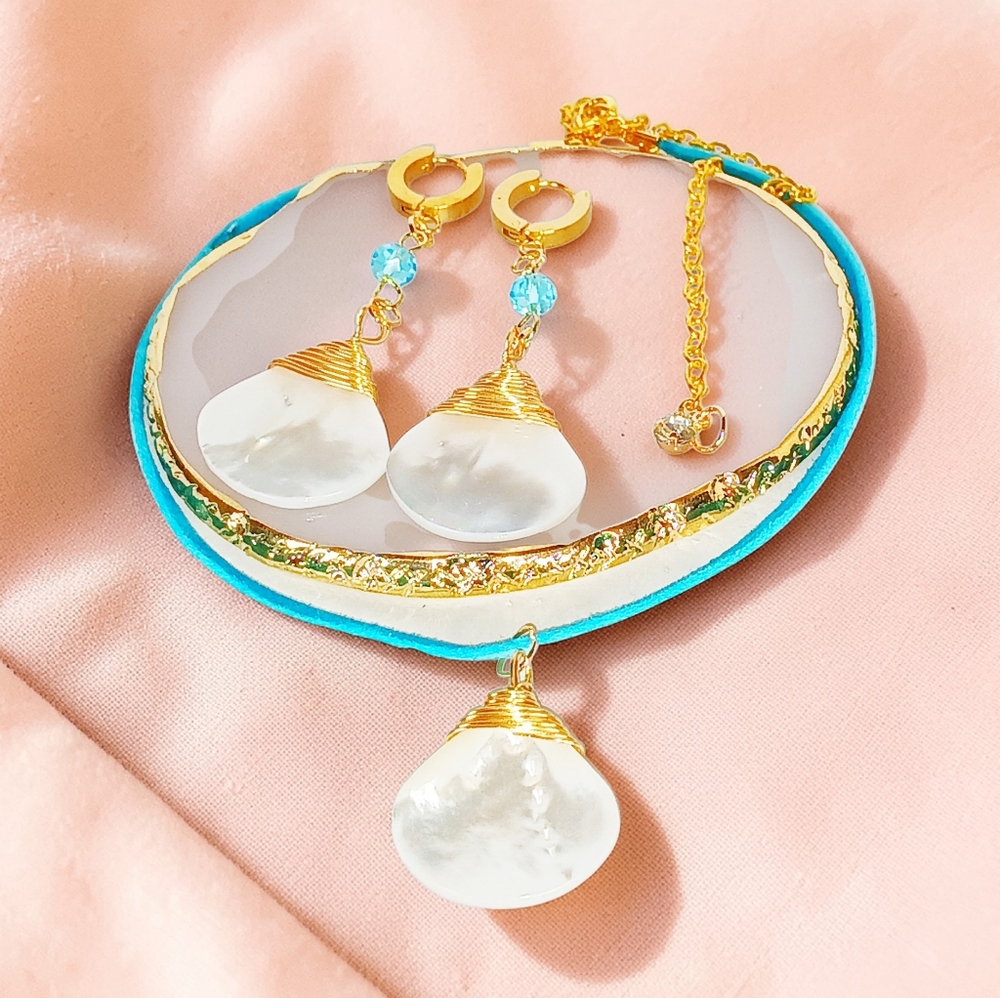 Enchanted Choker and Earring Set Mother Of Pearl Shell Charms Seaside Oceancore